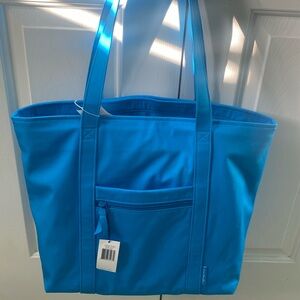 🆕💙Vera Bradley, VERA TOTE “Blue Aster”
(blue aqua)